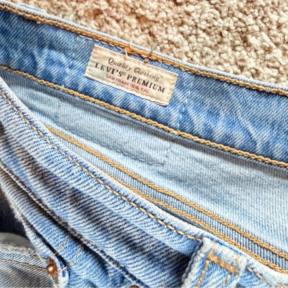 Levi’s Wedgie Straight Light Wash Jeans, 32 - Picture 6 of 10